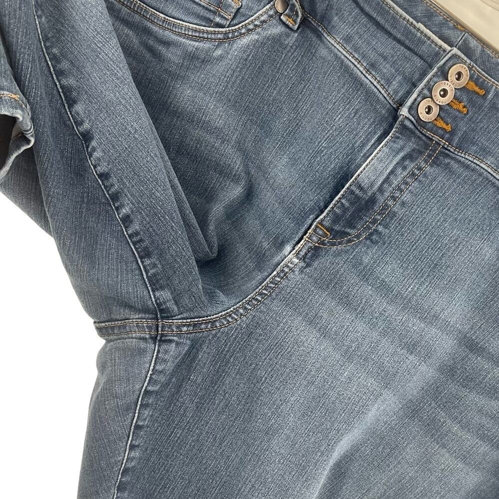 Torrid Denim Blue Crop Jeans size 24S - Picture 2 of 6